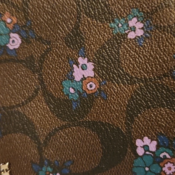 Coach wristlet - Picture 3 of 12